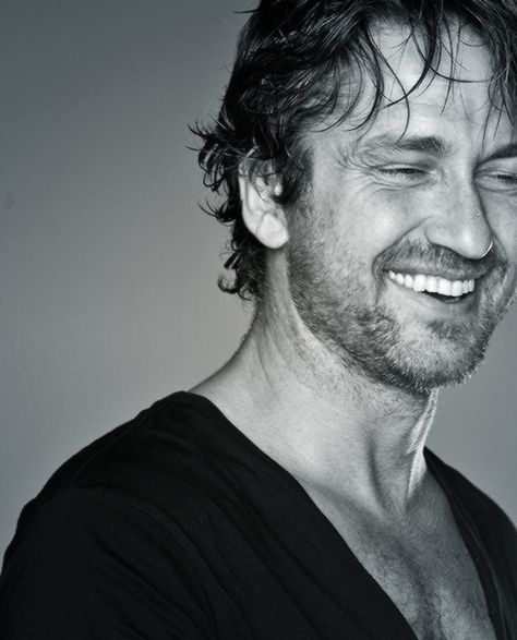 Actor Gerard Butler, I Love Jesus, Gerard Butler, Love Jesus, Actrices Hollywood, White Photo, Famous Faces, Hollywood Stars, Celebrities Male