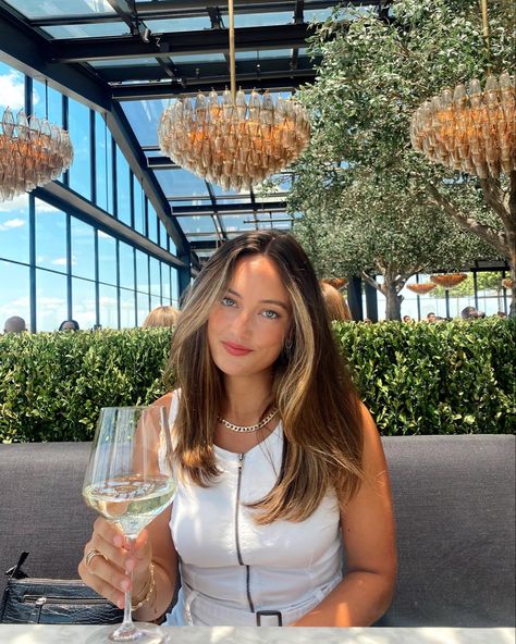 Rh Rooftop Restaurant Outfit, Birthday Brunch Pictures, Rooftop Outfit, Rh Rooftop, Rh Rooftop Restaurant, Rooftop Dinner Outfit, Rooftop Pics, Brunch Pictures Instagram, Birthday Lunch Outfit