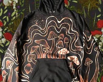 Bleached Hoodie Designs, Bleached Hoodie, Bleach Shirt Diy, Bleaching Clothes, Bleach Hoodie, Painted Clothes Diy, Diy Clothes Design, Bleach Art, Mushroom Design