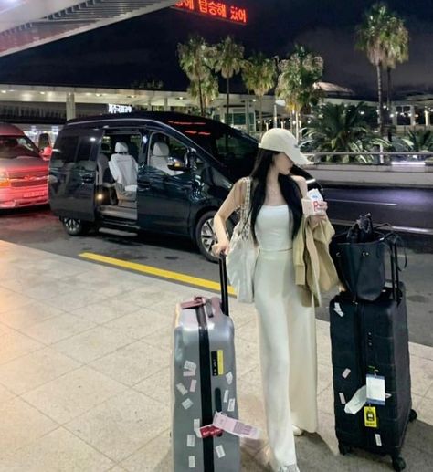 Yn In Airport, Ulzzang Airport Girl, Airport Outfits Aesthetic, Girl In Airport, Ulzzang Outfit Korean Style, Airport Outfit Korean, Korean Airport, Korea Outfit, Cute Airport Outfit