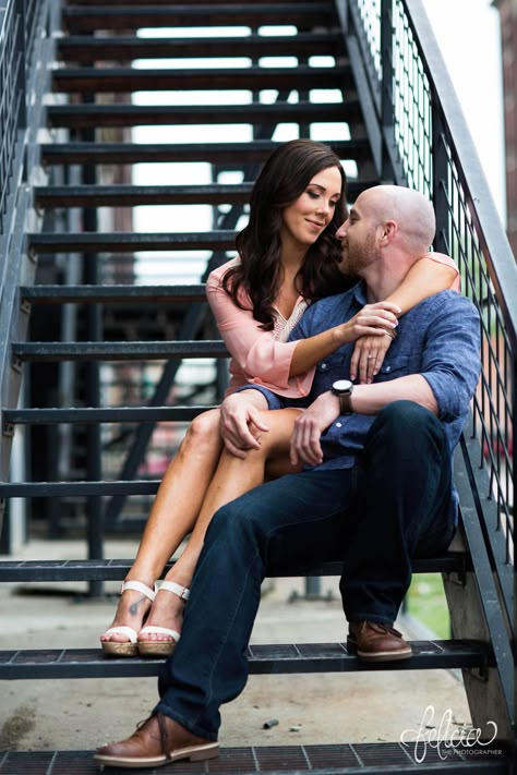 Industrial Engagement Photos | Staircase Pose | Kansas City Photographer | Images by www.feliciathephotographer.com Urban Engagement Photos, City Shoot, Photoshoot Couple, Urban Engagement, Couples Posing, City Engagement Photos, Couples Pictures, Engagement Pictures Poses, Couple Pose