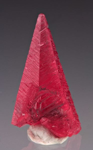 Rhodochrosite  N’Chwaning II Mine, Kuruman, Kalahari manganese fields, Northern Cape Province, South Africa Jem Stones, Pretty Rocks, Cool Rocks, Beautiful Rocks, Mineral Stone, Minerals And Gemstones, Rocks And Gems, Gem Stones, Precious Gems