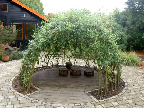 A garden dome made from willow cuttings. Garden Dome Trellis, Garden Dome Ideas, Willow Pergola, Willow Garden Structures, Willow Trees Garden, Willow Dome, Willow Structures, Garden Dome, Green Roof Garden