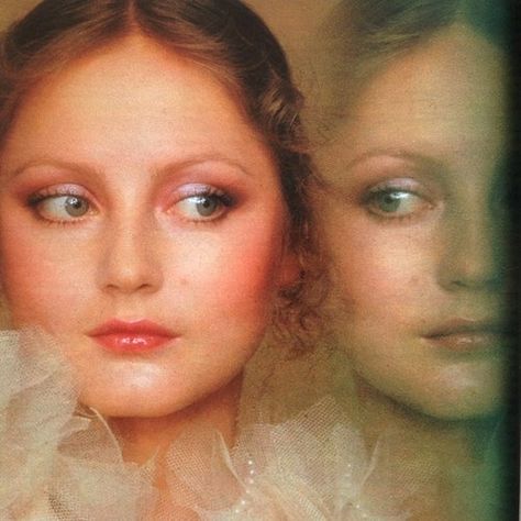 Ingrid Boulting photographed by Barry Lategan for Cosmopolitan, March 1976. Guy Bourdin 70s, Biba Makeup 70s, 70s Beauty Editorial, 1970s Biba Makeup, Ingrid Boulting 70s, Margot Robbie 70s Shoot, Barry Lategan, Ingrid Boulting, 70s Beauty