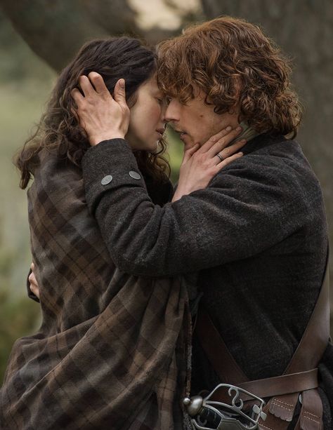 Claire Fraser (Caitriona Balfe) and Jamie Fraser (Sam Heughan) in Outlander on Starz http://www.farfarawaysite.com/section/outlander/gallery13/gallery.htm Rebecca Schaeffer, Jamie Clayton, Gabaldon Outlander, Philippa Gregory, James Fraser Outlander, Outlander Claire, Outlander Quotes, Outlander Season 1, Outlander Book Series