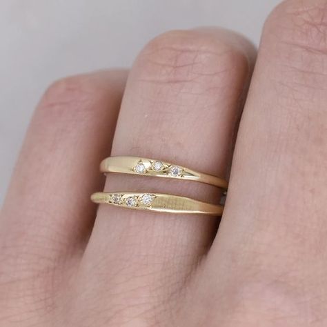 Triple Diamond Ring, Handmade Gold Ring, Ring Styles, Fashion Goals, Gem Diamonds, Gold And Silver Rings, 2021 Fashion, Wedding Rings Unique, Wedding Rings Vintage