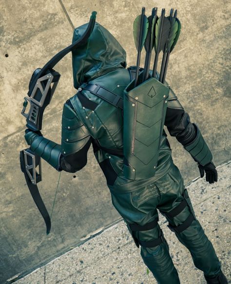 Facebook.com/arrowlaircosplay Green Bow And Arrow Aesthetic, Green Arrow Suit, Green Arrow Bow And Arrow, Cosplay Bow And Arrow, Hawkeye Bow And Arrow, Green Arrow Bow, Green Arrow Cosplay, Arrow Cosplay, Arrow Costume