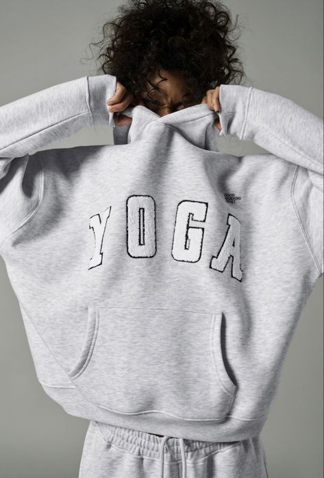 Morning Sport, College Sweater, Yoga Sweatshirt, Yoga Hoodie, Yoga Aesthetic, Hoodie Aesthetic, Comfy Sweatpants, Sport Logo, Sports Hoodies