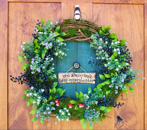 Hobbit Door Wreath Diy, Lotr Wreath, Lord Of The Rings Wreath, Hobbit Wreath Diy, Hobbit Hole Wreath, Nerd Wreath, Cottage Core Crafts Diy, Cottagecore Birthday Party Decor, Hobbit Home Decor