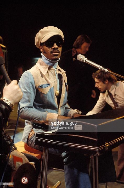 POPS Photo of Stevie WONDER, performing 'Living For The City' on Top Of The Pops, playing Wurlitzer electric piano Gold Record, Top Of The Pops, Space Capsule, Soul Singers, Black Glamour, Vintage Black Glamour, R&b Soul, Black Hollywood, Soul Funk