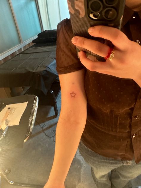 Small Tats Aesthetic, Enya Star Tattoo, Basic Star Tattoo, Star Aesthetic Tattoo, Star Tattoo Placement Ideas, Green Star Tattoo, Star Tattoo Back Of Arm, Brown Star Tattoo, Double Star Tattoo