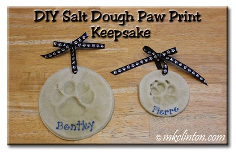 DIY Salt Dough Paw Print Keepsake Dog Paw Print Craft, Paw Print Keepsake, Diy Dog Gifts, Diy Salt Dough, Paw Print Crafts, How To Make Salt Dough, Salt Dough Crafts, Paw Print Art, Paw Print Ornament