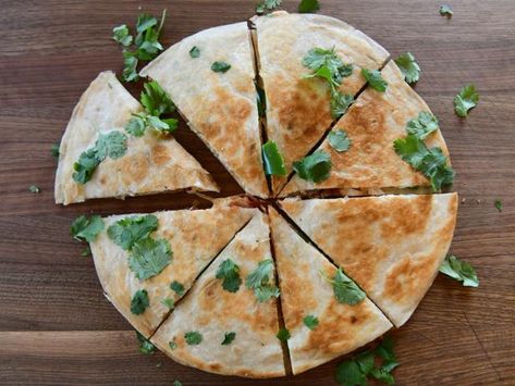 Get Chicken Jalapeno Popper Quesadilla Recipe from Food Network Jalapeno Popper Quesadilla, Chicken Jalapeno Popper, Chicken Jalapeno, Pioneer Woman Chicken, Parmesan Crusted Potatoes, Ree Drummond Recipes, Pioneer Woman Ree Drummond, Quesadilla Recipe, Jalapeno Chicken