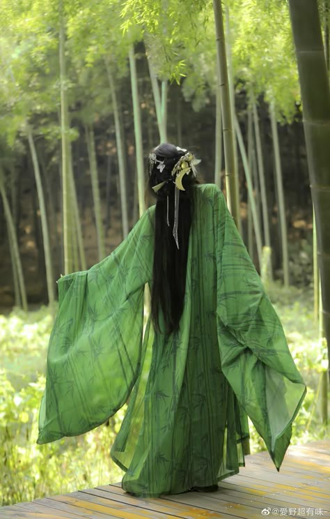 Green Hanfu, Hanfu Aesthetic, Ancient China Aesthetic, Ancient China Clothing, China Aesthetic, Chinese Fancy Dress, Hanfu Girl, Best Gowns, Chinese Aesthetic