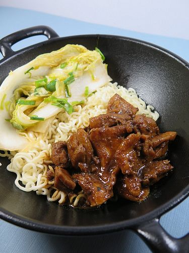 Chicken Bulgogi, Bulgogi Recipe, Vegan Junk Food, Sweet Potato Noodles, Bulgogi, Exotic Food, Cuisine Recipes, Recipes From Heaven, Family Favorite Meals