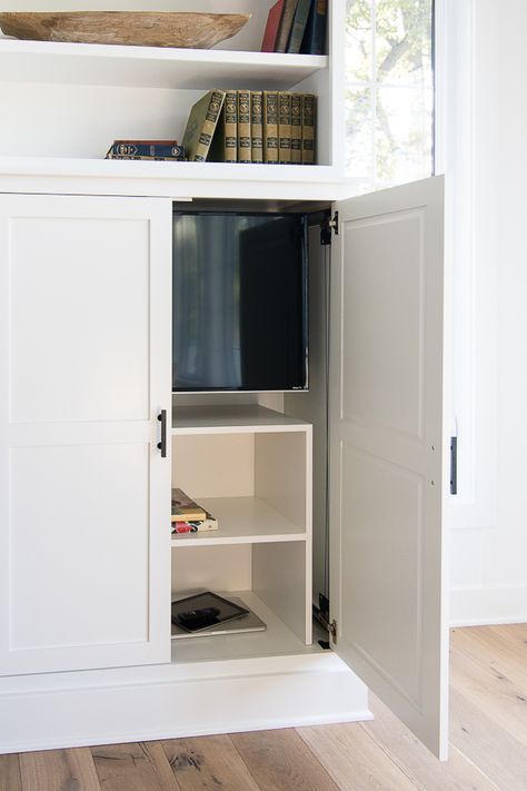 Hidden tv cabinet built-ins. How to hide your tv on a swivel mounted arm. Hide it away when not in use, but it pivots out for the whole room to see. Fireplace Cupboards, Fitted Cupboards, Tire Ideas, Hide Your Tv, Hidden Tv Cabinet, Hide Tv, Lilypad Cottage, Tv Cupboard, Tv Wall Cabinets