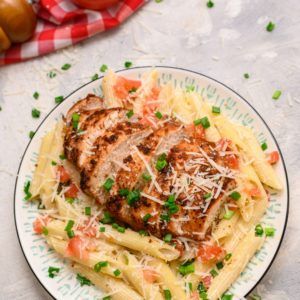 Copycat Cajun Chicken Pasta, Chilis Cajun Chicken Pasta, Spicy Chicken Pasta, Cajun Chicken Pasta Recipes, Cajun Chicken Alfredo, Best Copycat Recipes, Penne Pasta Recipes, Cajun Shrimp Pasta, Chicken Penne