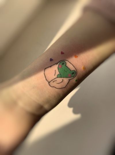 We will help you to discover the world of frog tattoos with 80+ designs and explore their deep symbolism and cultural significance in this tattoo guide. Frog Tattoo Ideas, Funny Small Tattoos, Pair Tattoos, Tattoo Guide, Cute Matching Tattoos, Green Tattoos, Frog Tattoo, Bright Tattoos, Frog Tattoos