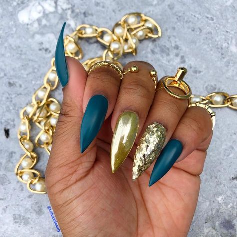 SO FLY in Emerald 💚💙✨ Available at www.leluxxbeauty.com 💅🏾 Navy And Gold Gel Nails, Teal And Copper Nails, Green And Gold Chrome Nails, Navy Coffin Nails, Emerald Nails With Gold, Trendy Fall Nail Designs 2022, Emerald Nails Designs, Emerald And Gold Nails, Teal And Gold Nails