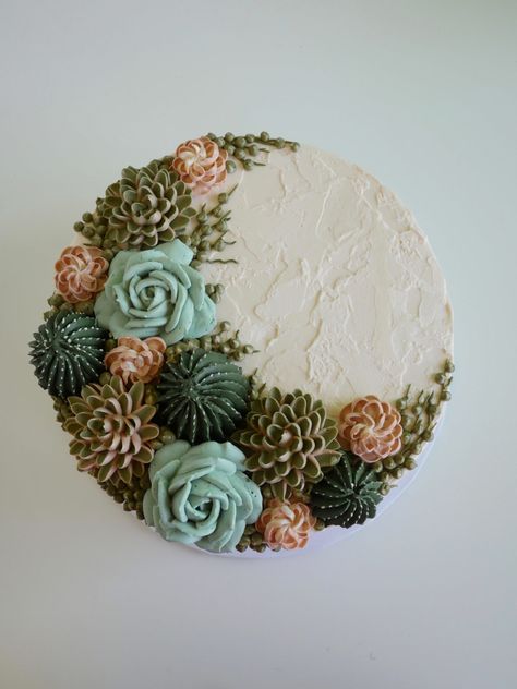 Succulent Cakes That Will Make You Drool + A Tutorial Just For You • Avalon Cakes Online School Plant Cake Design, Buttercream Succulents, Succulent Cupcakes, Decorate Cupcakes, Succulent Cake, Cactus Cake, Piping Nozzles, Torte Cupcake, Cake Artist