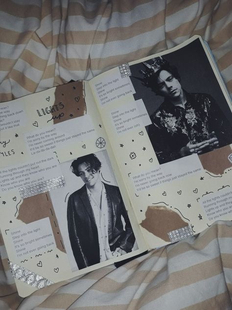 Harry Styles Notebook Ideas, Harry Styles Journal Page, Harry Styles Journal Ideas, Harry Styles Scrapbook, Harry Styles Journal, Style Scrapbook, Music Journal, Bullet Journal Cover Ideas, Music Collage