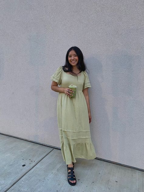 Casual Green Dress, Summer Outfits Italy, Outfits Italy, Outfit Ideas Modest, Chunky Black Sandals, Modest Casual, Church Fits, Sage Green Dress, Dress Ootd