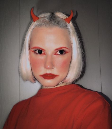 Devil Halloween Costume Aesthetic, Devil Costume Women Makeup, Devil Aesthetic Costume, Simple Devil Costume, Cute Devil Makeup, Female Devil Costume, Devil Make Up, Devil Costume Makeup, Red Devil Makeup