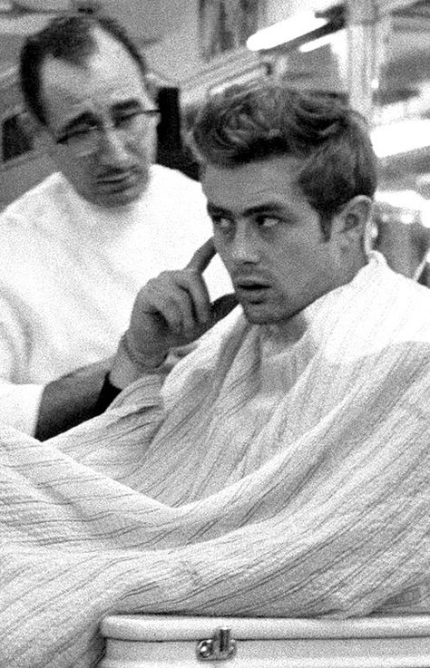 James Dean Haircut, Getting Haircut, Dennis Stock, Hair Salon Names, Barber Haircuts, James Dean Photos, Celebrity Haircuts, Jimmy Dean, Salon Names