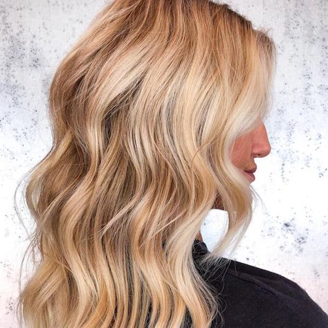 Honey Blonde Hair Color Formulas | Wella Professionals Blond Bayalage, Icy Blonde Balayage, Dark Blonde Balayage, Honey Blonde Hair Color, Blonde Hair Transformations, Ash Blonde Balayage, Blond Balayage, Beachy Hair, Golden Blonde Hair