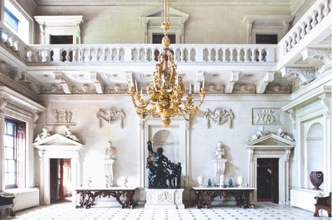 stone hall English Manor Houses Interior, Classical Statues, Colonial Estate, Manor House Interior, Lime Trees, Greek Revival Architecture, Spencer House, Houghton Hall, Historical Interior