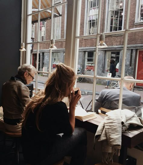 Ellie Saab, Olivia Palermo, 인물 사진, Growing Old, Gigi Hadid, Coffee Shops, Moleskine, Coffee Time, City Life