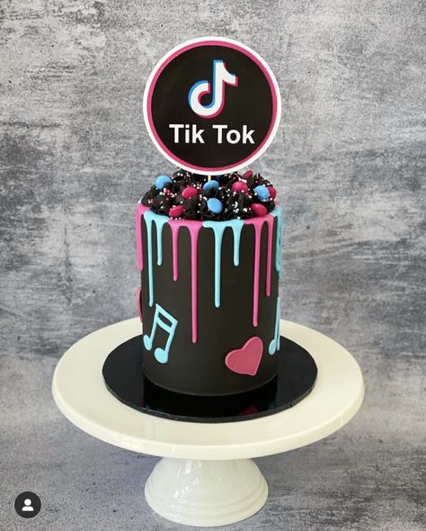 Tik Tok Cake Ideas, Tiktok Birthday Cake, Tiktok Cakes, Tiktok Cake, Tiktok Birthday, Music Cakes, 9th Birthday Cake, 12th Birthday Cake, Small Birthday Cakes