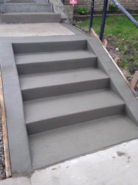 Concrete Steps On Hillside Sloped Yard, Steps On Hillside Sloped Yard Diy, Poured Concrete Steps, Outside Steps Ideas, Concrete Steps Ideas, Concrete Stairs Outdoor, Steps Backyard, Backyard Steps, Concrete Sleeper Retaining Walls