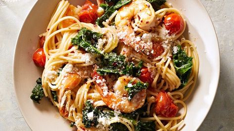 Spaghetti with Shrimp, Kale, and Burst Tomatoes Dinner Recipes Low Calorie, Shrimp Kale, Spaghetti With Shrimp, Burst Tomatoes, Recipes Low Calorie, Pasta With Shrimp, Seafood Pasta Recipes, Tomatoes Recipe, Shrimp Dinner