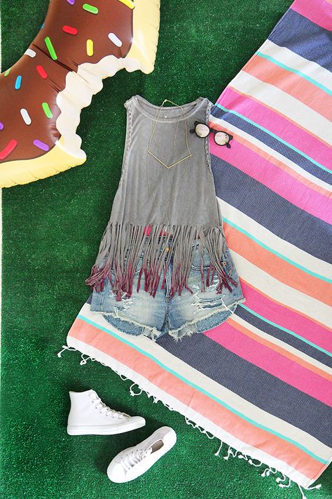 My DIY | Festival Fringed Tank | I SPY DIY Cut Tshirt Diy, Diy Festival, Shirt Makeover, Cut Tee Shirts, I Spy Diy, Fringe Festival, Festival Shorts, Festival Diy, Old Shirts