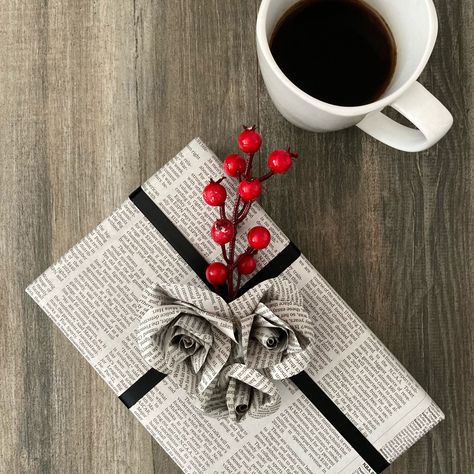 News Paper Gift Wrapping Ideas, Newspaper Gift Wrapping Ideas Creative, Newspaper Gift Wrap, Newspaper Gift Wrapping Ideas, Newspaper Gift Wrapping, Newspaper Wrapping, Newspaper Gift, Pretty Gift Wrapping Ideas, Eco Friendly Gift Wrapping