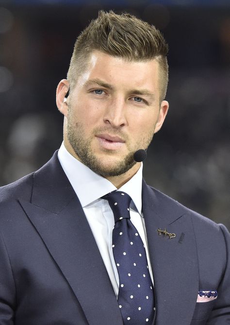 Jeez....... love this man! Night To Shine Prom, Tim Tebow Haircut, Prom Images, Night To Shine, Christian Athletes, Jersey Football, Boy Hair, Tim Tebow, Boys Hair