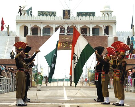 10 International Borders of India You Should Visit This Republic Day! Grand Trunk Road, Wagah Border, India Pakistan Border, Pakistan Travel, Golden City, India And Pakistan, Amritsar, Himachal Pradesh, Republic Day