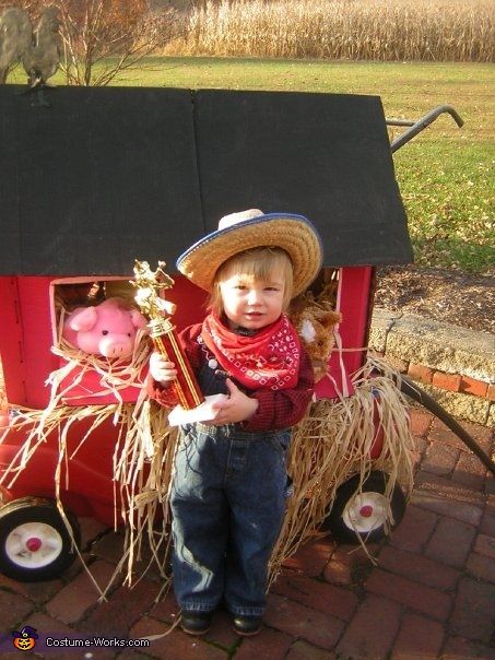 Little Farmer - Halloween Costume Contest via @costume_works Farmer Halloween Costume, Brother Sister Halloween Costumes, Farmer Halloween, Stroller Costume, Farmer Costume, Funny Group Halloween Costumes, Sister Halloween Costumes, Sister Costumes, Sibling Costume