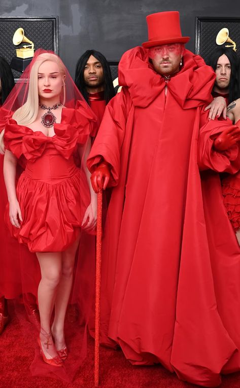 Photos from Grammys 2023: Red Carpet Fashion - E! Online Grammy Fashion, 2023 Grammys, Grammys 2023, Red Carpet Couples, 2023 Red Carpet, Kim Petras, Charlotte Lawrence, Grammys Red Carpet, 2023 Aesthetic