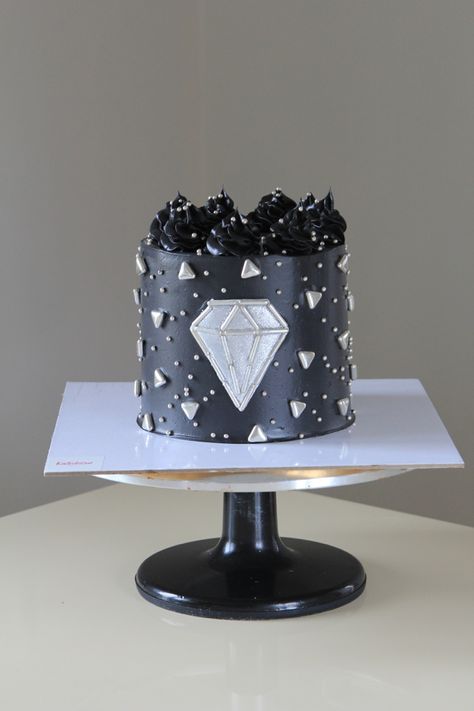 Diamond cake by Kurabiem Art'isan Cakes & Pastry Istanbul Diamond Cake Birthday, Diamond Birthday Cake, Impressive Cakes, Diamond Cake, Cake Design For Men, Cake Kids, Birthday In Heaven, Cake Artist, Sweet Recipe