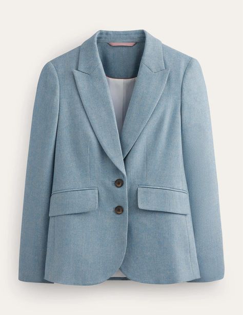 Old money style - capsule wardrobe and guide | 40+style Blue Blazer Women, Pockets Details, Classic Tailoring, Money Fashion, Budget Outfits, Minimalist Fashion Women, Varsity Sweater, Minimalist Women, Revere Collar