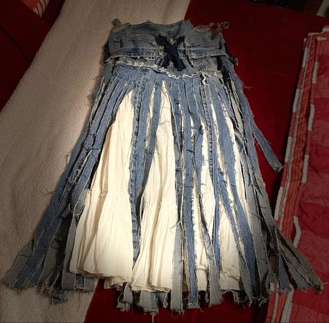 Denim skirt country fringe boot skirt with white gauze under skirt…backside…diy Distressed Outfit, Decor Small Bathroom, Modern Small Bathroom, Flared Denim Skirt, Ropa Upcycling, Skirt Inspiration, Looks Jeans, Distressed Skirt, Under Skirt