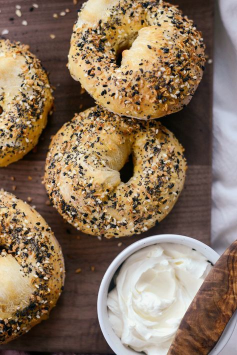 Kids Desserts, Magical Recipes, Bagel Recipe Easy, Everything Bagels, Homemade Bagels, Bagel Recipe, Self Rising Flour, 2 Ingredient, Mini Pizza