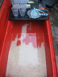 Rice in the Water Tray (",) Love the tray of tools Water Tray Ideas Eyfs, Sensory Tubs, Tuff Spot, Eyfs Classroom, Early Years Classroom, Eyfs Activities, Nursery Activities, Water Tray, Independent Play