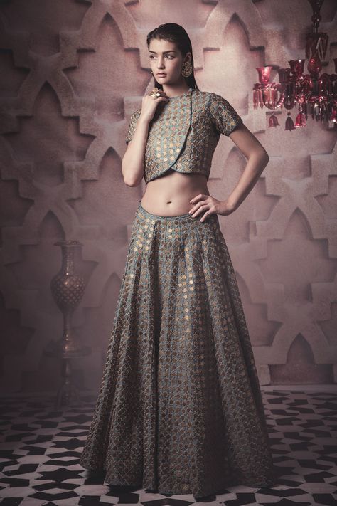 crop jacket blouse Jacket Lehenga, Sabyasachi Lehenga, Lehnga Dress, Ritu Kumar, Anita Dongre, Salwar Kamiz, Patiala Salwar, Bridal Lehenga Choli, Blouse Design Models