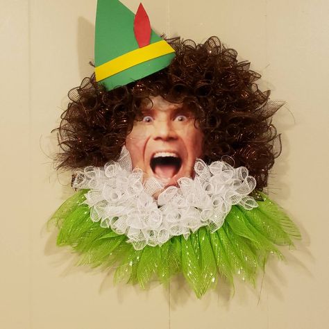 Wreaths Indoor, Elf Christmas Party, Front Door Wreath Ideas, Indoor Wreaths, Army Wreath, Wreaths For Front Door Christmas, Buddy Elf, Elf Buddy, Door Wreath Ideas