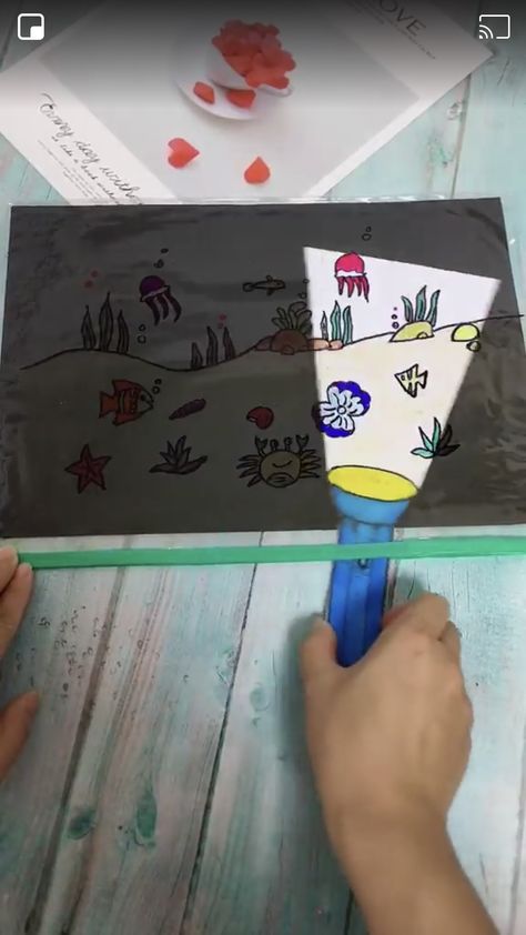 Colour on zip lock bag with sharpies. Then put black construction paper in the ziplock bag. Cut out a flash light and “light” with white paper. Place in ziplock bag and slide around. Flash Light Activities For Preschool, Lights Activities For Toddlers, Zip Lock Bag Activities, Flash Light Craft, Flash Light Drawing, Ziplock Bag Sensory Activities, Light Activities For Toddlers, Flashlight Craft, Feather Hair Bows