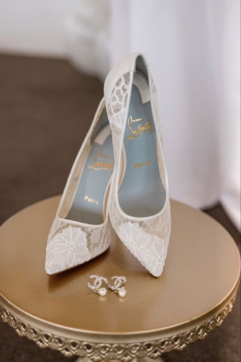 Chanel Wedding Shoes, Chanel Bridal, Chanel Wedding, Event Shoes, Bridal Heels, Wedding Photo Inspo, Rings Vintage, Wedding Heels, Wedding Rings Vintage