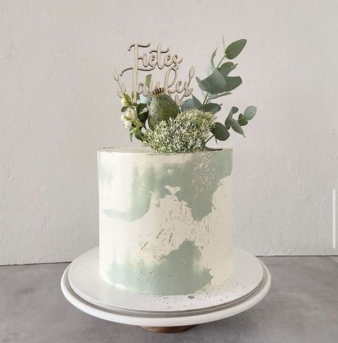 Bridal Shower Cake Sage Green, Greenery Birthday Cake, Green And White Cake Ideas, Sage Green White And Gold Cake, Sage Green Drip Cake, Sage Green Cakes Birthday, Eucalyptus Birthday Cake, White And Green Birthday Cake, Sage Green And White Cake